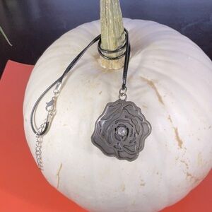 LOVELY VINTAGE FLORAL DESIGN PENDENT WITH CENTER CRYSTAL